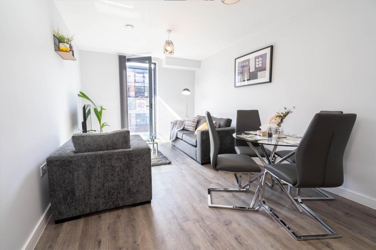 New Build - 2 Bed Snug Modern Apartment - Juliet Balcony - Roof Top Terrace - Digbeth, Birmingham City Centre - Free Netflix & Smart Tv Luaran gambar