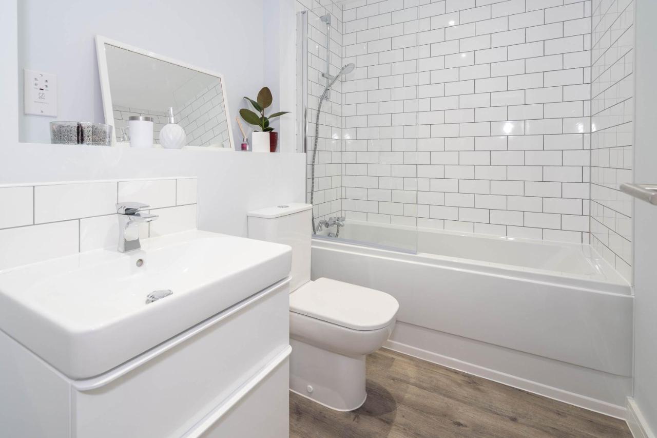 New Build - 2 Bed Snug Modern Apartment - Juliet Balcony - Roof Top Terrace - Digbeth, Birmingham City Centre - Free Netflix & Smart Tv Luaran gambar
